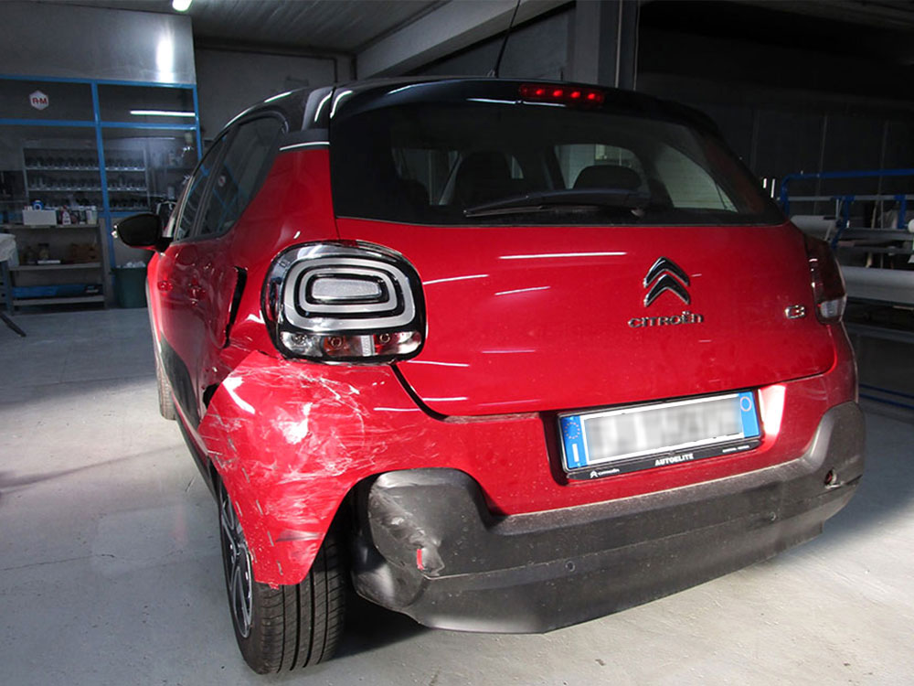 Riparazione Carrozzeria di Citroen C3 a Verona Riparazione Carrozzeria di Citroen C3 a Verona