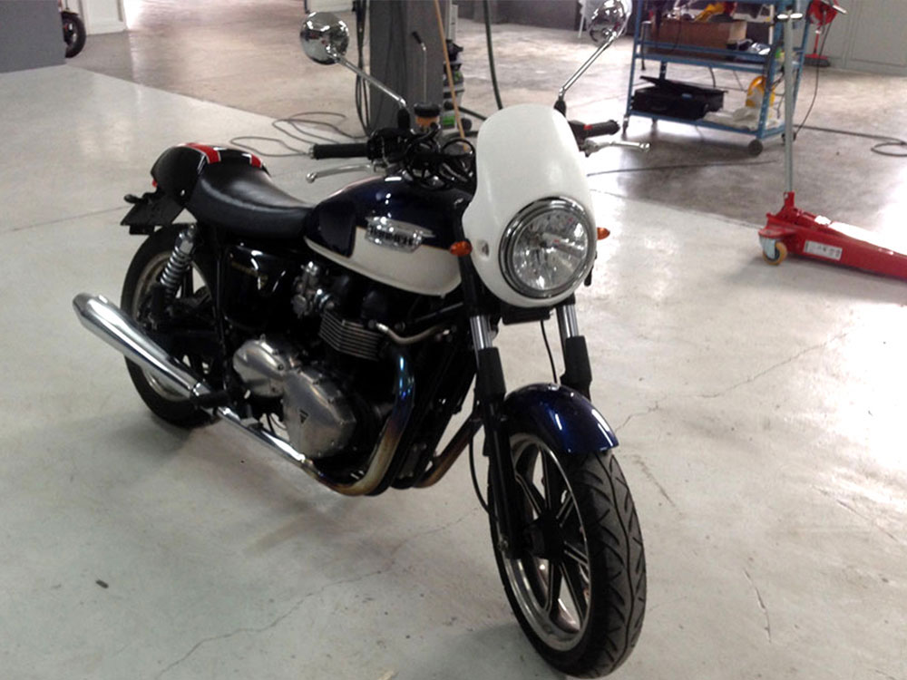 Riparazione carrozzeria Triumph Bonneville a Verona Riparazione carrozzeria Triumph Bonneville a Verona