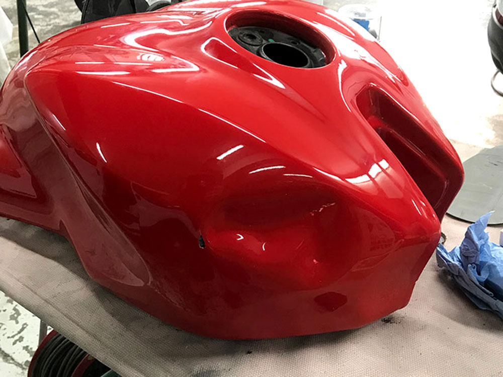Riparazione della carrozzeria Autohaga su Serbatoio Ducati Monster Riparazione della carrozzeria Autohaga su Serbatoio Ducati Monster